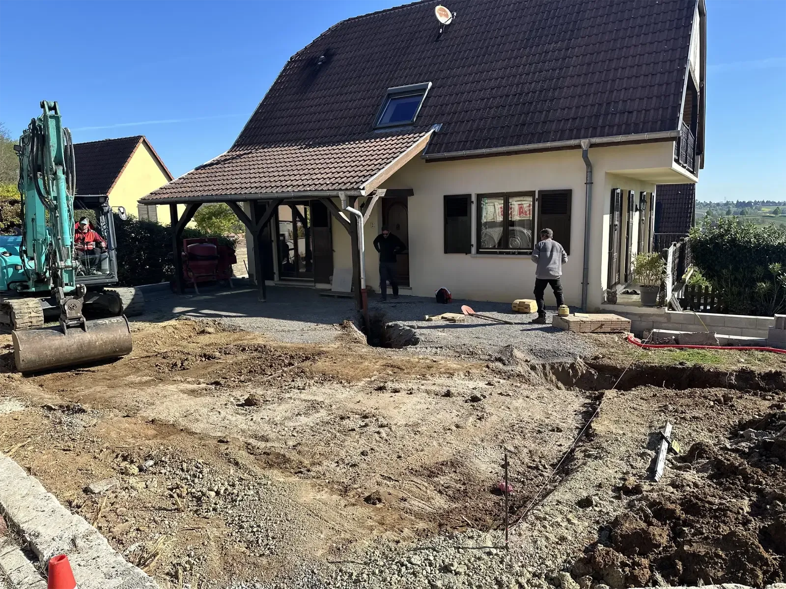 Terrassement pour pose d'une piscine coque à Kuttolsheim, Bas-Rhin