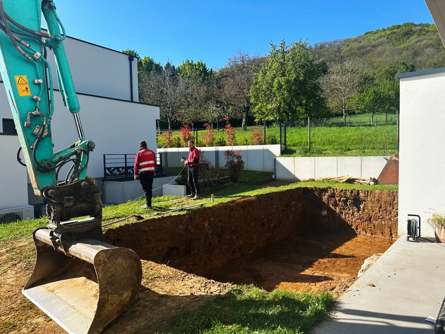 Terrassement pour la construction d'une piscine en béton