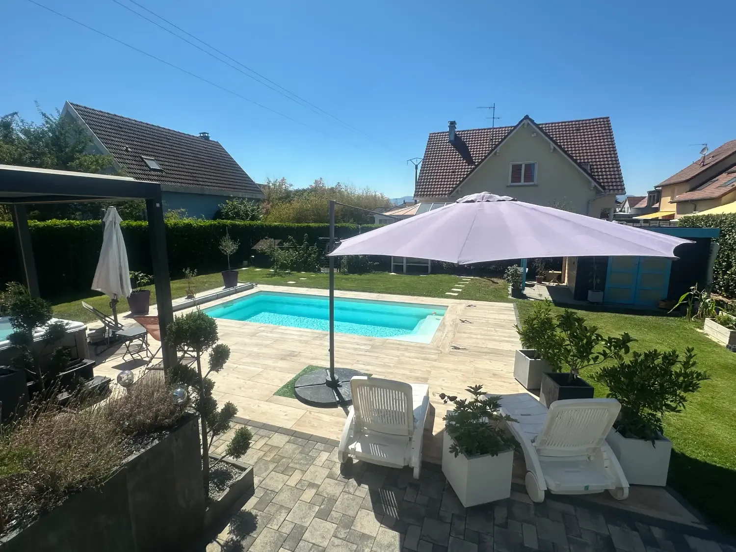 Installation d'une piscine coque à Meyenheim.