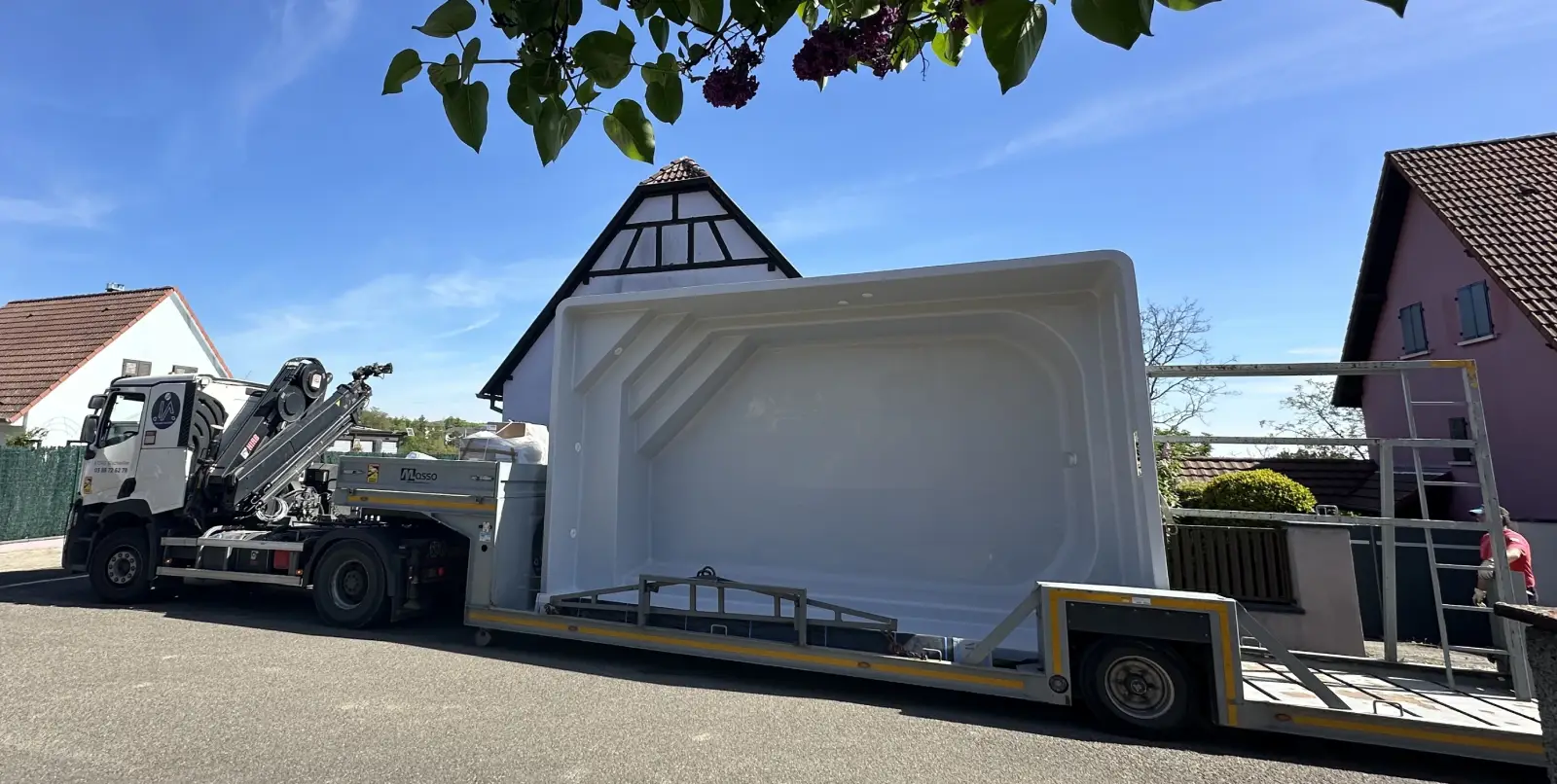 Livraison d'une piscine coque à Kuttolsheim, Bas-Rhin