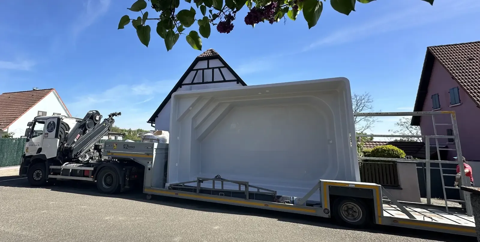 Livraison d'une piscine coque à Kuttolsheim, Bas-Rhin